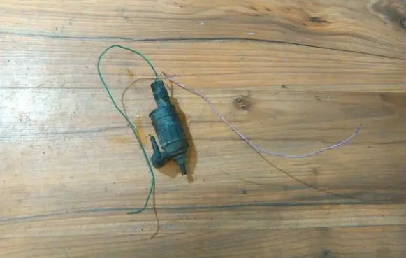 Renault Laguna I Windscreen/windshield washer pump 7700430702