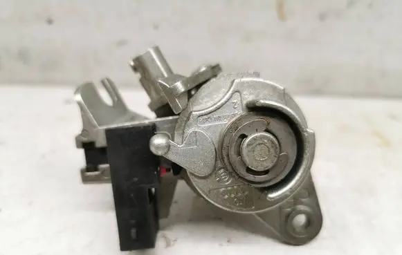 Audi A6 S6 C6 4F Tailgate exterior lock 8E0827573
