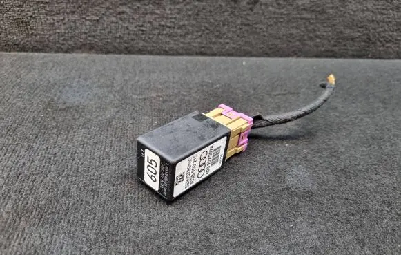 Audi A6 S6 C5 4B Other relay 4D0907307A 7038900215