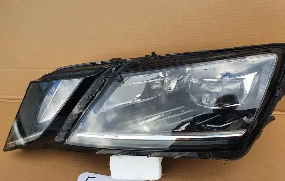 Skoda Octavia Mk3 (5E) Headlight/headlamp 5E1941015F