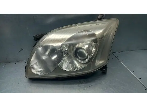 Toyota Avensis Verso Front reflector 