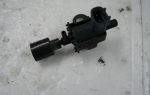 Toyota Avensis T220 Valve vacuum 9091012219
