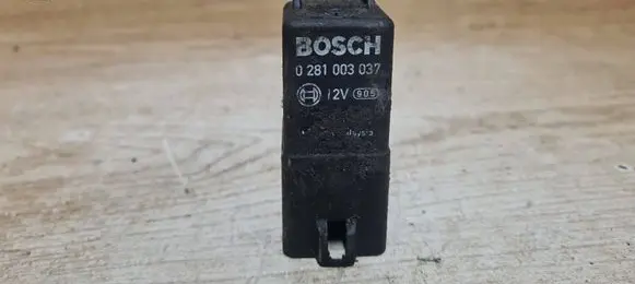 Volvo V70 Glow plug pre-heat relay 0281003037