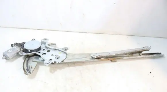Suzuki SX4 Front window lifting mechanism without motor