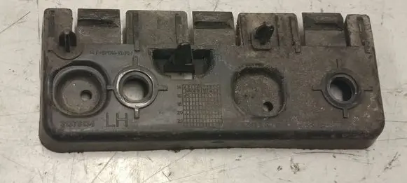 Volvo XC90 Fender mounting bracket 31378134