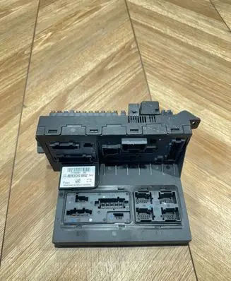 Mercedes-Benz E W211 Fuse module 2115453801