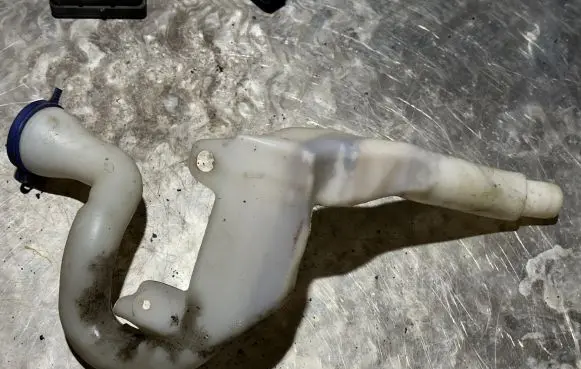 Citroen C3 Picasso Window washer liquid tank fill tube 