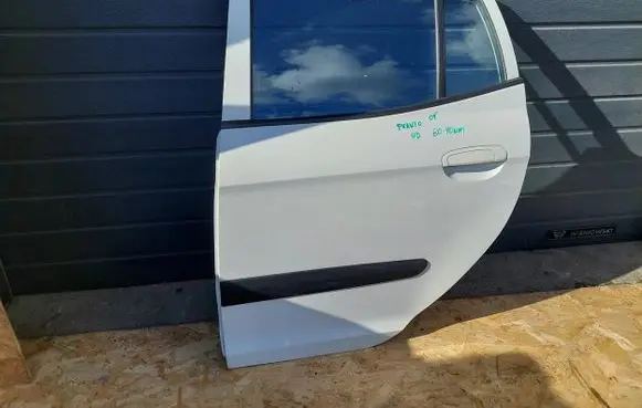 KIA Picanto Front door