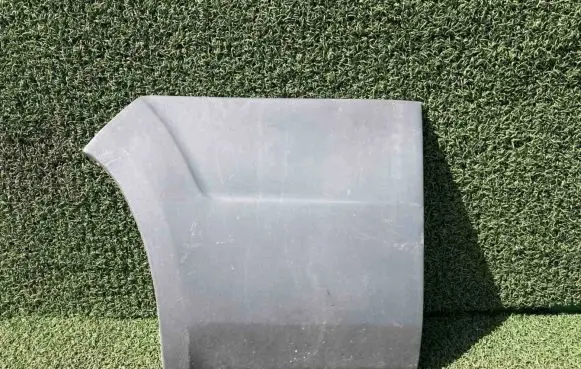 Rear fender molding trim