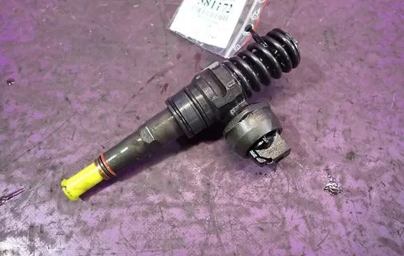 Ford Galaxy Fuel injector 