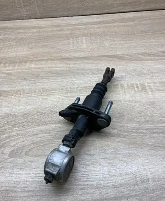 Opel Zafira A Clutch master cylinder 90581565