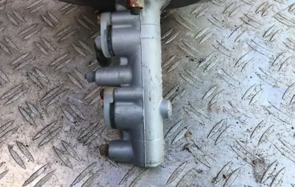 Mitsubishi Lancer Master brake cylinder