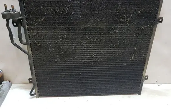 Jeep Cherokee A/C cooling radiator (condenser)