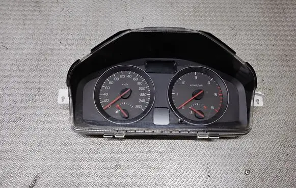 Volvo V50 Speedometer (instrument cluster) 31254776
