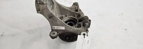 BMW 2 F45 Front wheel hub 6876646