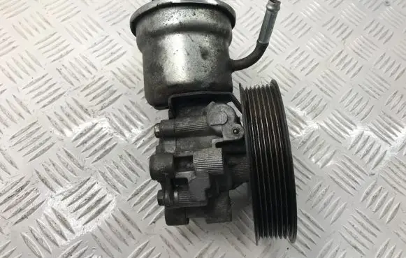 Toyota Corolla Verso AR10 Power steering pump 4431005120