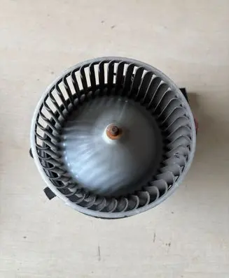 Mercedes-Benz CLK AMG A208 C208 Heater fan/blower V7771001 W204LL2