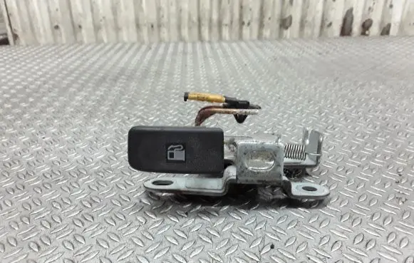 Mazda 5 Fuel cap release pull handle 