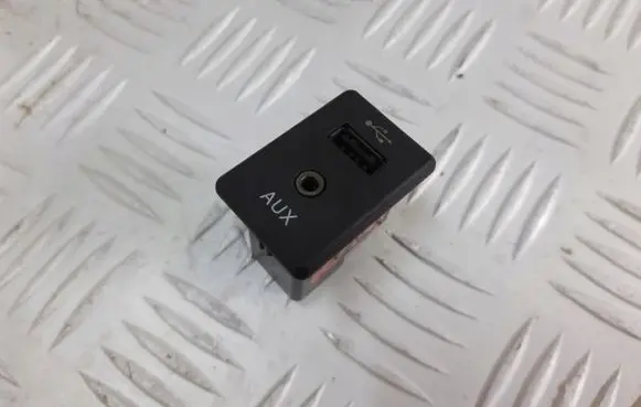 Nissan Micra K14 AUX in-socket connector 795405504