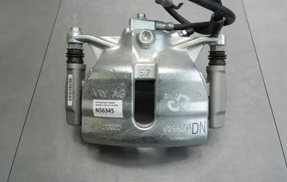 Volkswagen PASSAT B8 Front brake caliper 6798G