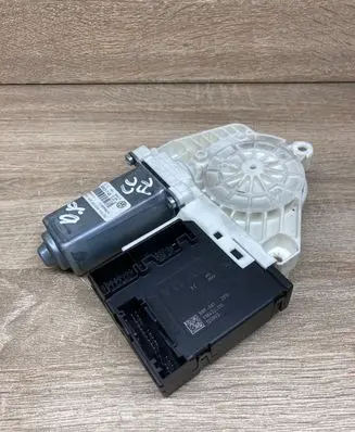 Volkswagen PASSAT CC Front door window regulator motor 3C0959793C 3C8959701