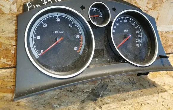 Opel Zafira B Speedometer (instrument cluster) 13308999