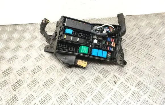 Lexus GS 300 350 430 450H Fuse box set 8264130250 72818500