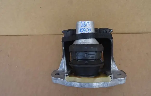 Engine mount bracket