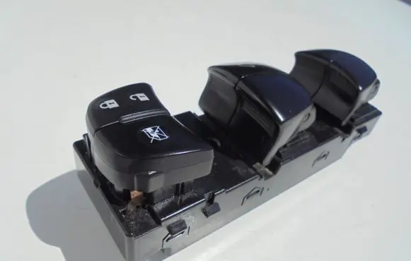 Nissan Pulsar Electric window control switch