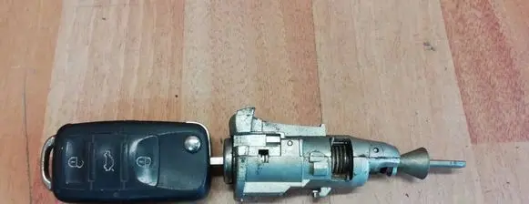 Volkswagen Golf Plus Front door lock (next to the handle) 107837168GJ