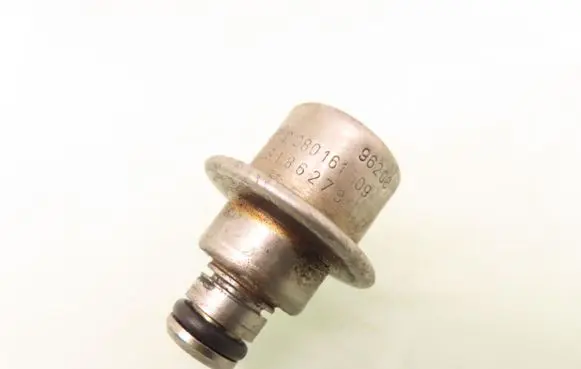 Volvo S80 Fuel pressure regulator 9186278 0280161509