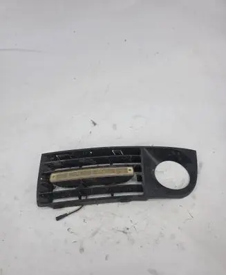 Audi A8 S8 D2 4D Front bumper lower grill 