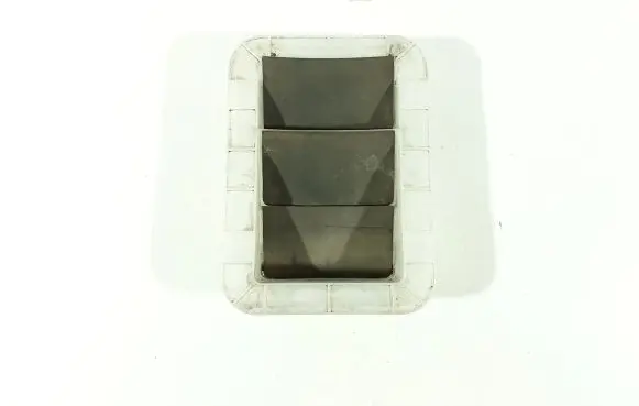Quarter panel pressure vent