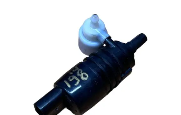 BMW 5 G30 G31 Windscreen/windshield washer pump 7388349 M191101