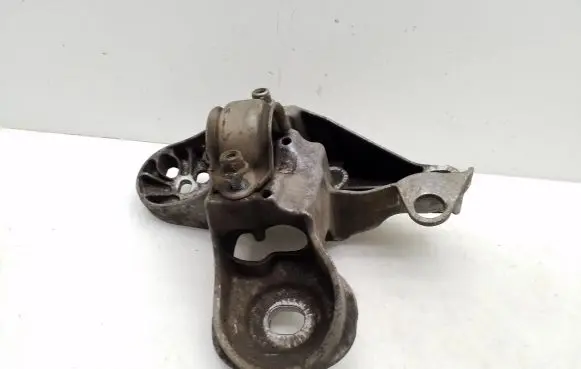 Seat Exeo (3R) Engine mounting bracket 8E0199351M