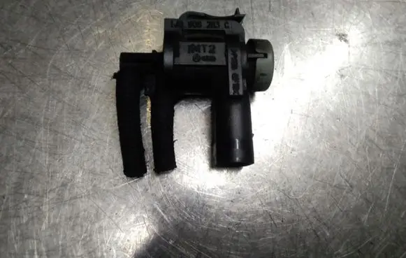 Audi A4 S4 B6 8E 8H Turbo solenoid valve 1J0906283C