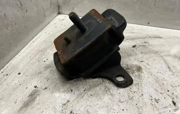 Engine mount bracket