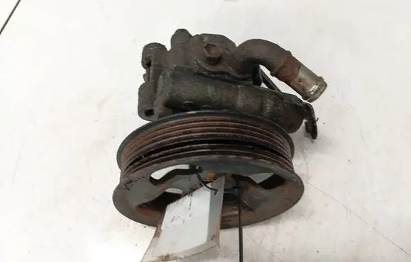 Toyota Avensis T250 Power steering pump u08