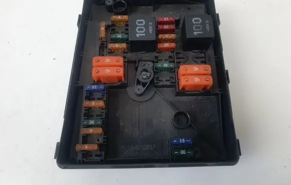 Volkswagen Caddy Fuse module 1K0937125A 017181301 0725670660E