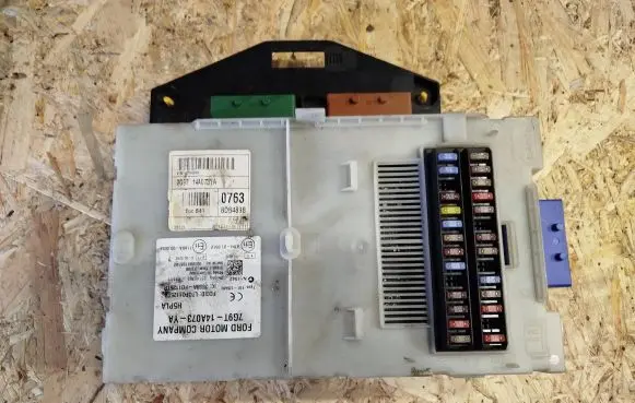 Ford Mondeo MK IV Fuse module 7G9T14A073YA LTQF01125TP 3659AF01125TP