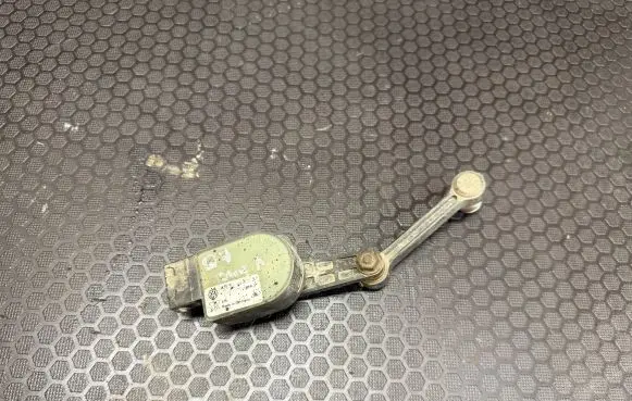 Audi Q7 4L Headlight/headlamp level sensor 