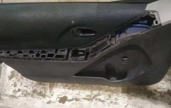 Toyota Yaris Front door card panel trim 