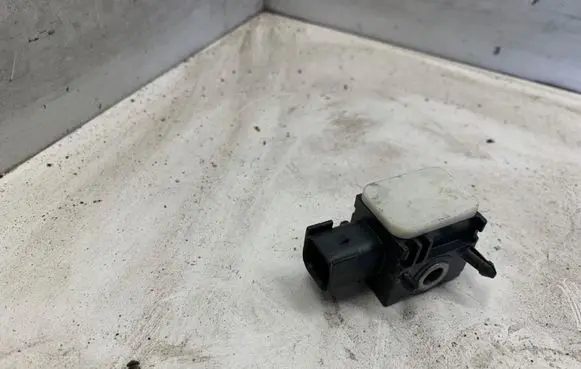 Hyundai Santa Fe Airbag deployment crash/impact sensor 959202B000