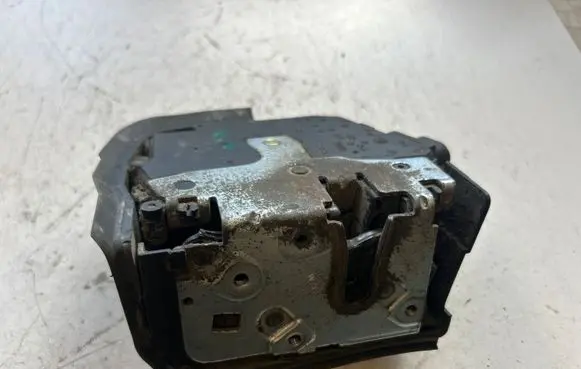 BMW X5 E53 Rear door lock 8402601