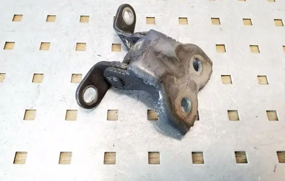Toyota Avensis T250 Front door lower hinge 
