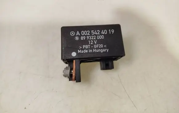Mercedes-Benz Sprinter W906 Glow plug pre-heat relay A0025424019 899322000