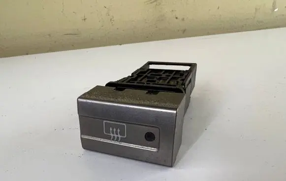 Nissan X-Trail T30 Windscreen/window heater switch 06016