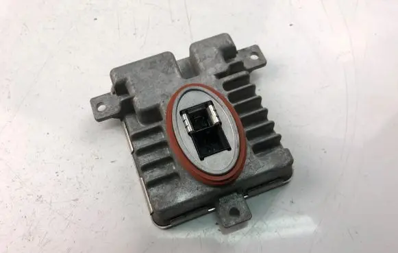 BMW 3 E90 E91 Xenon control unit/module 7237647