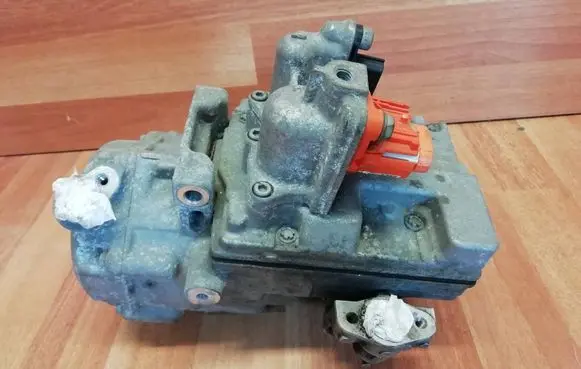 Renault Zoe Air conditioning (A/C) compressor (pump) 926008999R ES27C 0422001490