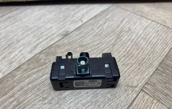 Audi A3 8Y Aerial antenna amplifier 5B4035510